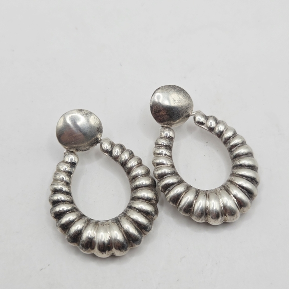 VTG 925 Sterling Silver Scalloped Shrimp Croissant Door Knocker Hoop Earrings - Picture 1 of 6